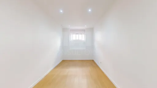 Magnificent T1+1 Refurbished -Mina - AMADORA