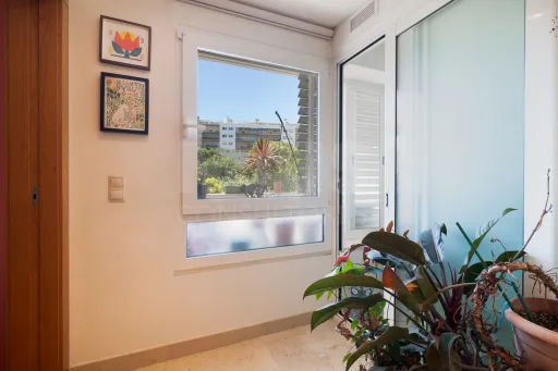 One-bedroom apartment with a terrace and garage in Linda a Velha