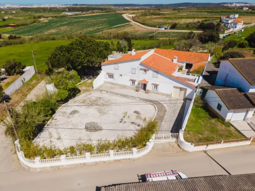 Imóvel com Vista Mar e Elevado Potencial Turístico a Minutos das Praias de Peniche