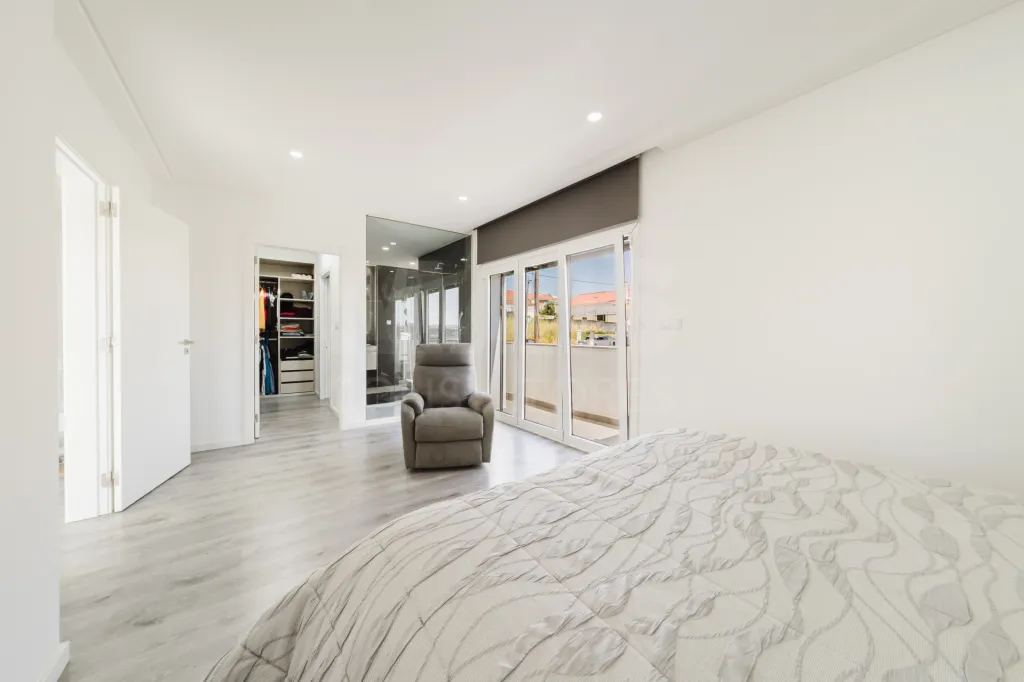 New 4-bedroom house in São João Da Talha