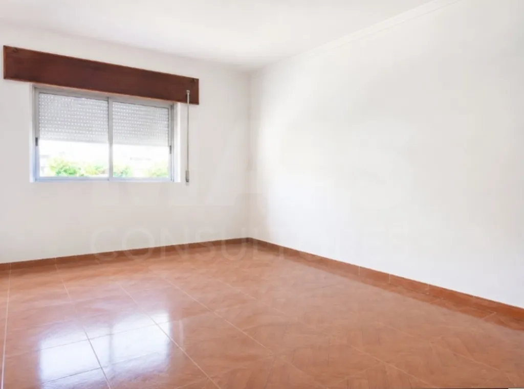 Moradia Bi Familiar inserida num lote de Terreno 1785 m2 em Canha