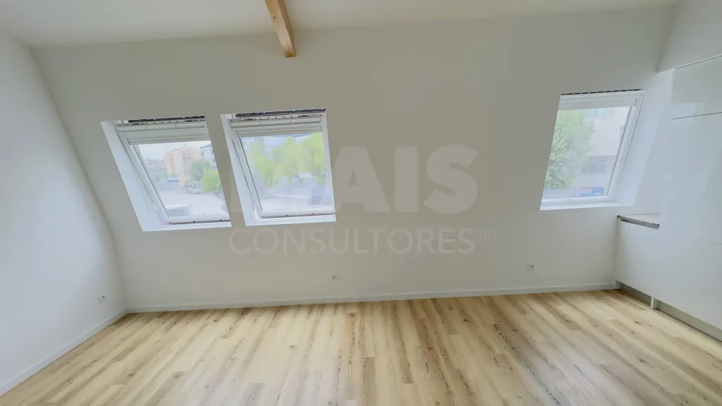 Fully Renovated 4-Bedroom Apartment | Downtown Lourinhã | Space, Elegance, and Comfort