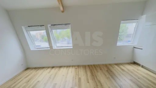 Apartamento T4 Totalmente Remodelado | Centro da Lourinhã | Espaço, Elegância e Conforto