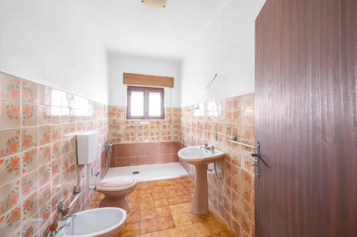 2-Bedroom House with Garage | 400 m² Lot | Ota – Alenquer