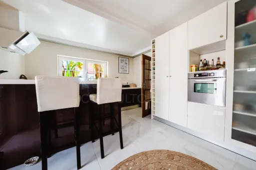 Moradia T5 com Vista Mar, Piscina Aquecida, Jardim com Árvores de Fruto e Campo de Jogos