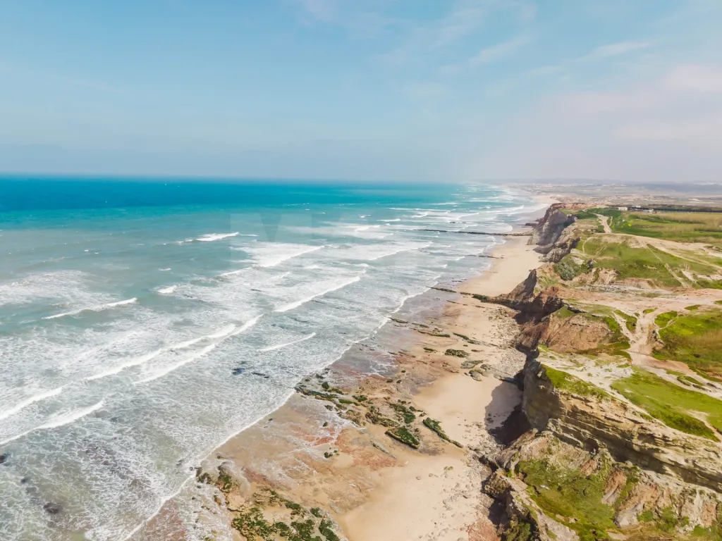 Terreno rústico com 2.760 m², localizado em zona privilegiada à beira-mar no Baleal.