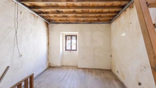 🏡 Great Opportunity! 2-Bedroom House in Ribafria, Ready for a Complete Renovation