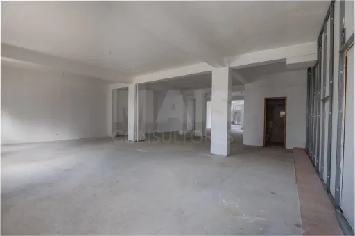 Loja para Transformação em Apartamento T3+1