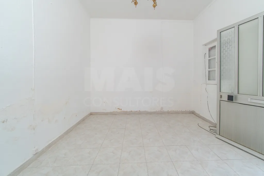 Moradia T1 para remodelação total em Benavente