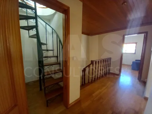 Moradia de 5 Assoalhadas em Ribamar C/ lote de 300m2 e Sótão amplo