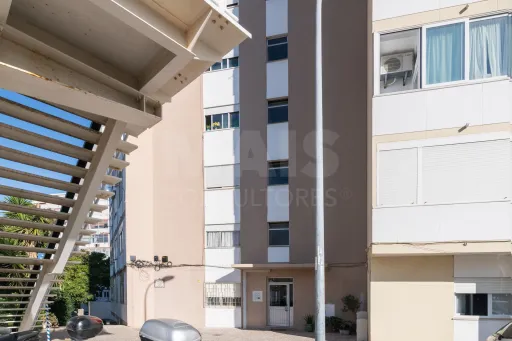 T1 em Paço de Arcos com Vista Desafogada