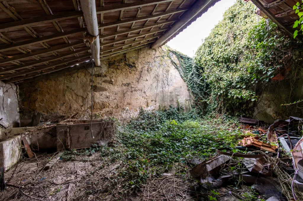 Moradia Térrea para Reabilitar com Terreno, Vista Mar e Vista Sítio da Nazaré – Bárrio, Alcobaça