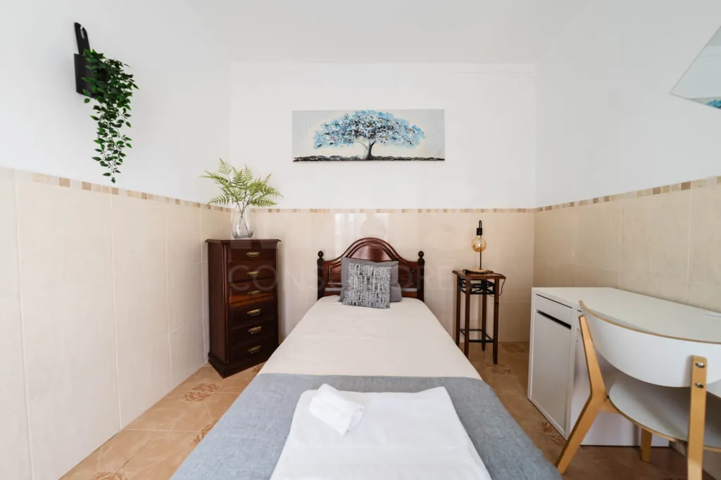 Apartamento T3+1 no Centro de Peniche com Terraço Privativo e Elevada Rentabilidade