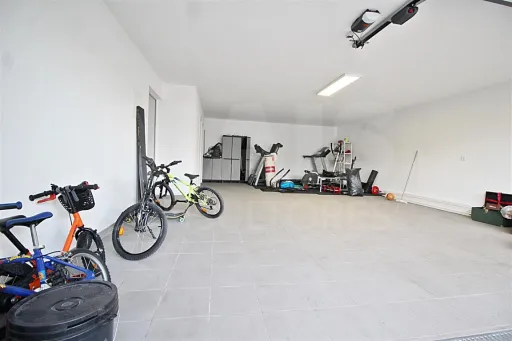 Moradia T4+1 com Quintal e Espaço para Piscina | Famões (Pontinha)
