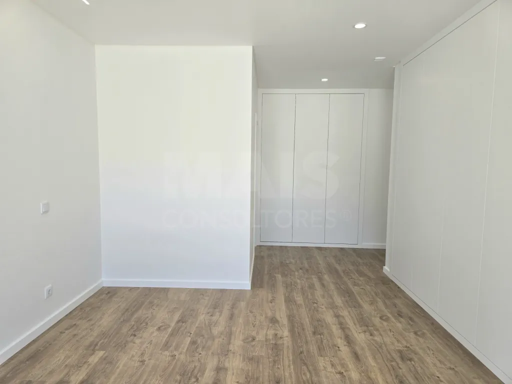 Moradia T4 térrea de luxo com piscina no Nadadouro