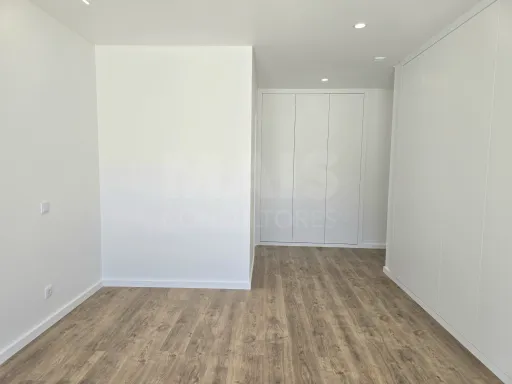 Moradia T4 térrea de luxo com piscina no Nadadouro