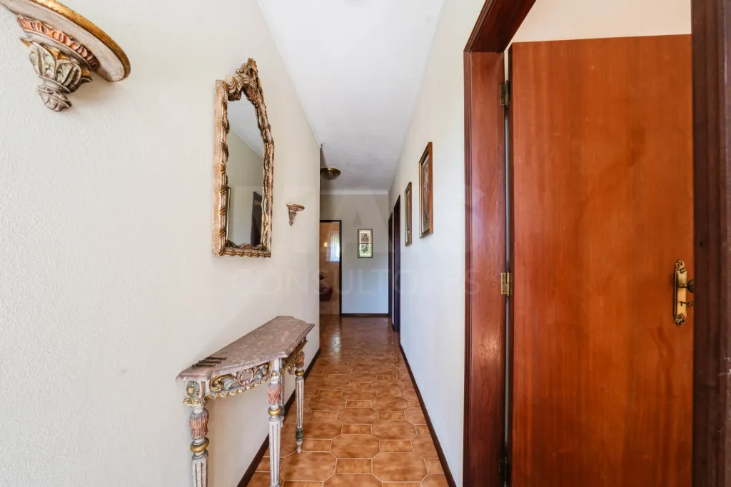 Moradia Isolada com Terreno de 9.840 m² em Barreiras – Cadaval