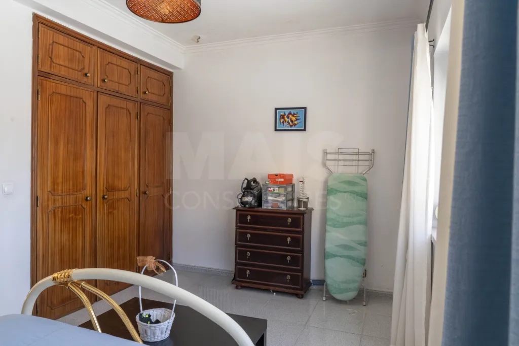 Moradia T5, com garagem e espaço exterior, Caneças