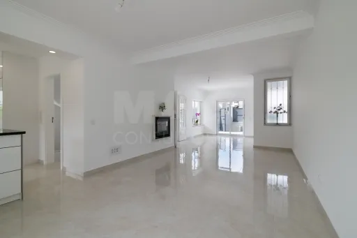 Moradia Isolada T4 Renovada — Abuxarda / Alvide, Cascais