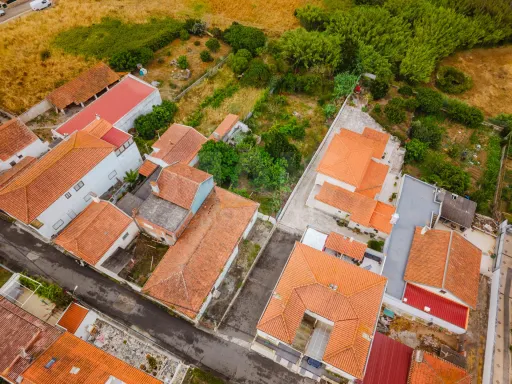 Moradia com 1.040 m² de Terreno no Seixal, Lourinhã