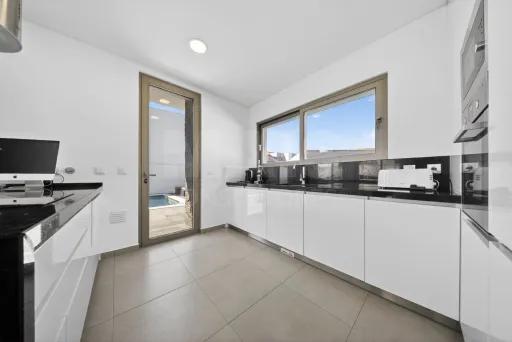 Moradia T4 com Piscina e Rooftop a minutos da Praia | Salir do Porto