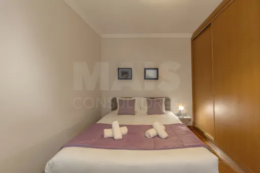 Apartamento T1 com Quintal Privativo no Centro de Ferrel