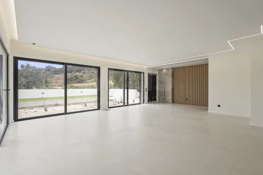 Moradia T3+1 NOVA com piscina em terreno de 2098m2