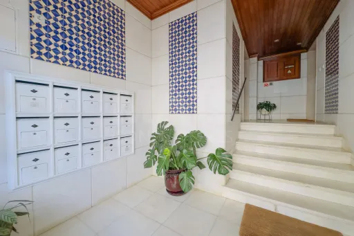 One-bedroom apartment with a fireplace, balcony, and storage room — Agualva-Cacém, Anta area