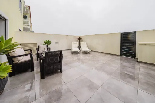 Apartamento recente com piscina e excelente exposição solar junto à praia do Baleal