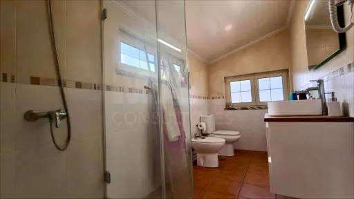 Ap. em Moradia T1+1, c/ Varanda, Vista Mar, Jacuzzi e Parqueamento !