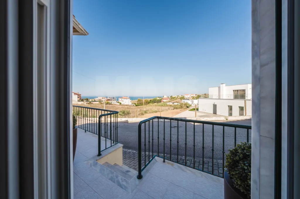 Moradia T4 c/ Logradouro, Garagem e Vista Mar!