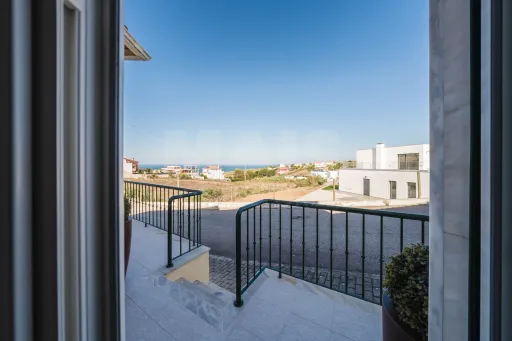 Moradia T4 c/ Logradouro, Garagem e Vista Mar!