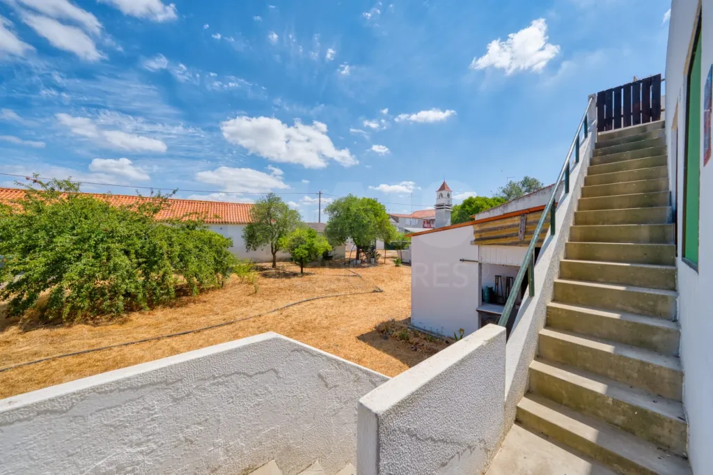 Moradia T4 Bi Familiar no Couço