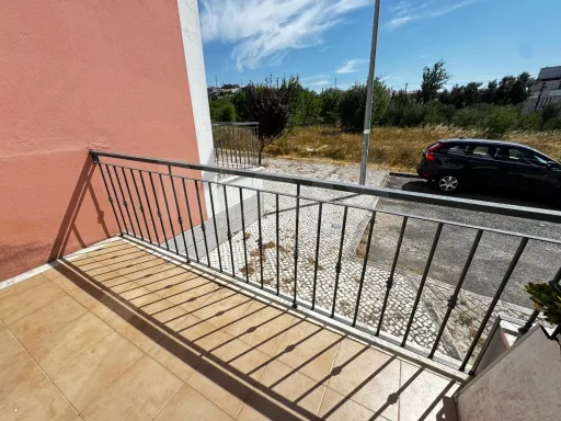 Apartamento T2 c/ parqueamento e arrecadação - São Julião do Tojal