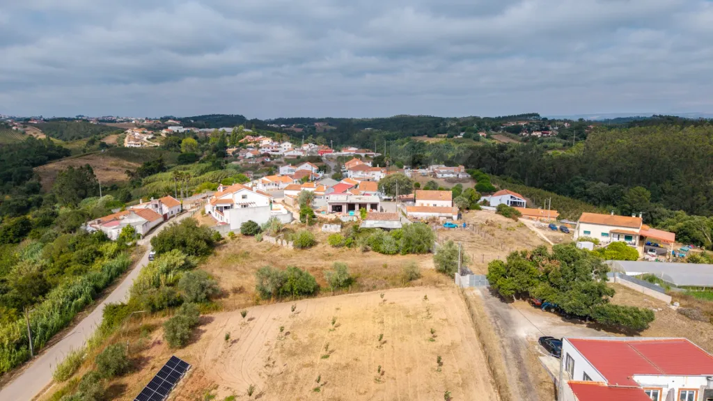 Moradia T3 térrea NOVA em Salir de Matos