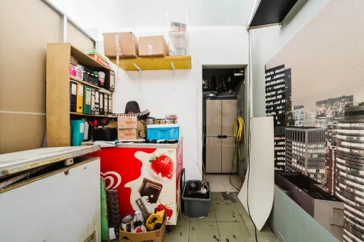 Imóvel Comercial no Centro de Peniche com Possibilidade de Conversão em Habitação