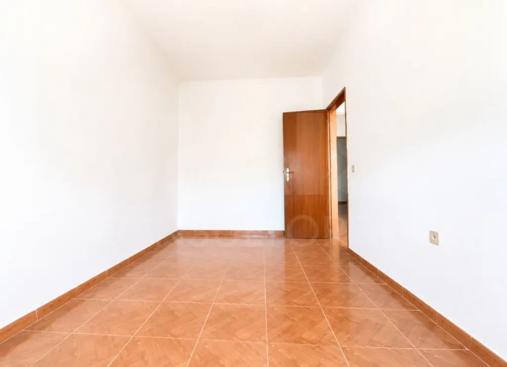Moradia Bi Familiar inserida num lote de Terreno 1785 m2 em Canha