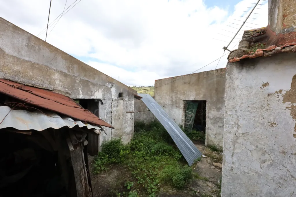 Casa de habitação e terreno Meca- Alenquer