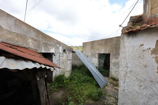 Casa de habitação e terreno Meca- Alenquer