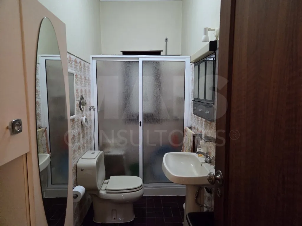 Moradia T3 com Jardim, Anexos e Enorme Potencial – Moitas Vendas