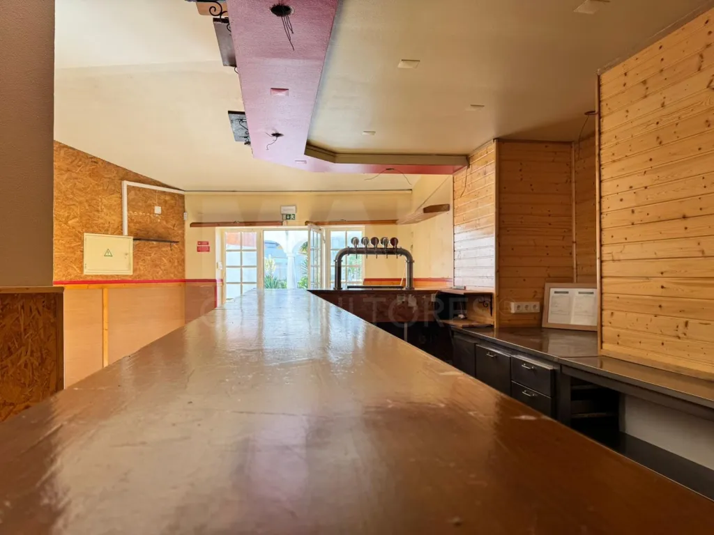 Café, Bar, Restaurante a 50m da Praia com Esplanada!