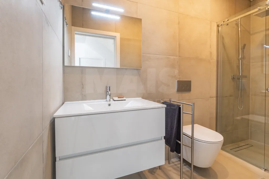 Moradia T3 contemporânea com piscina privada no Porto Alto