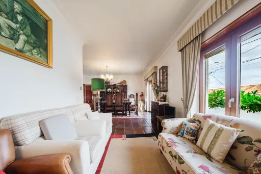 Moradia Isolada T7 no Bombarral | Espaço, Tranquilidade e Proximidade do Centro 🏡