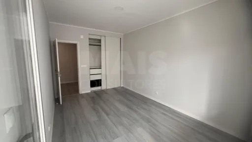 T2 Remodelado com Varanda em Oeiras