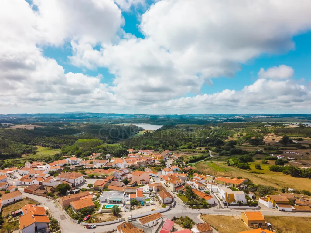 Moradia T3 Térrea com Garagem e Pátio no Nadadouro