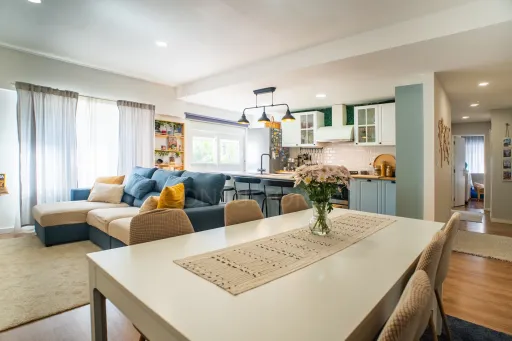 Fully Renovated 3-Bedroom Apartment in a Building with 2 Elevators