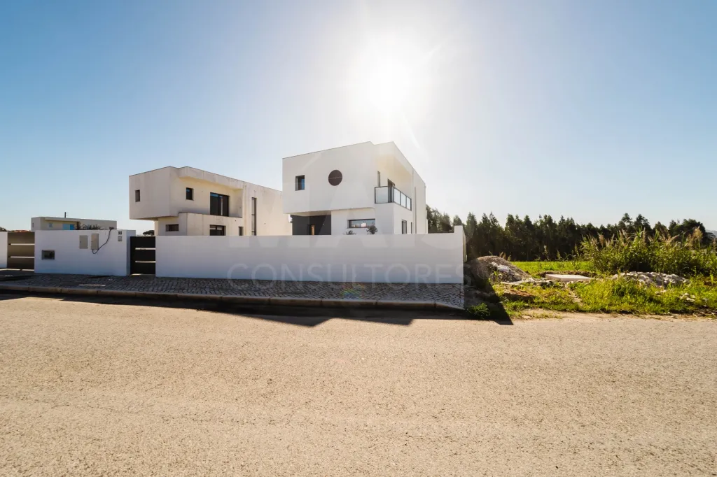 Moradia T3+1 | Piscina | Garagem | Caldas da Rainha