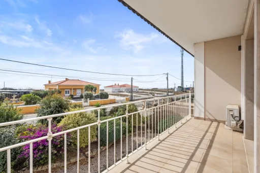 Moradia T5 com piscina e garagem em terreno de 2.000m2 na Bufarda