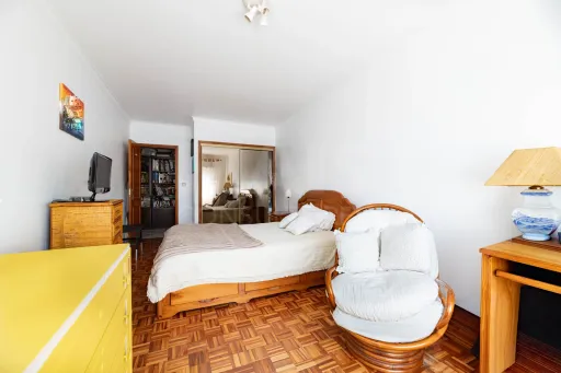 Apartamento T2 com Varanda e Arrecadação em Agualva Cacem - Sintra