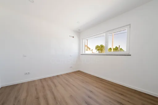 Exclusiva Moradia T4 Moderna com Conforto e Elegância Perto das Praias de Peniche